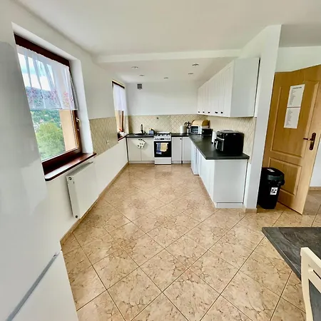 Dom Na Zboczu Gory فيلة