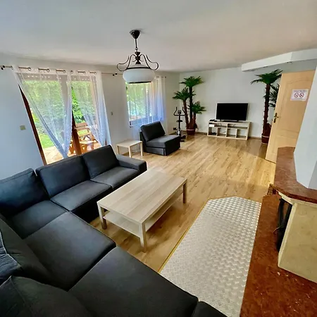 Dom Na Zboczu Gory برينا